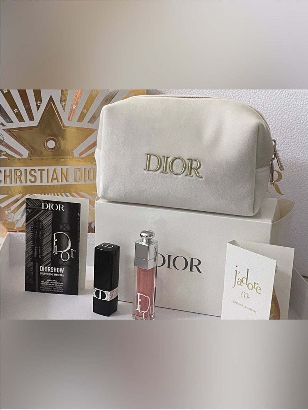 Dior Cream Velvet Cosmetic Pouch
6-piece Bundle in Limited Edition
Box - Picture 1 of 13